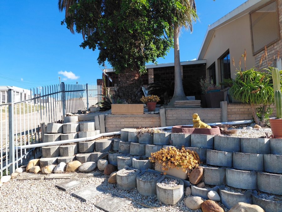 4 Bedroom Property for Sale in Heuwelkruin Eastern Cape